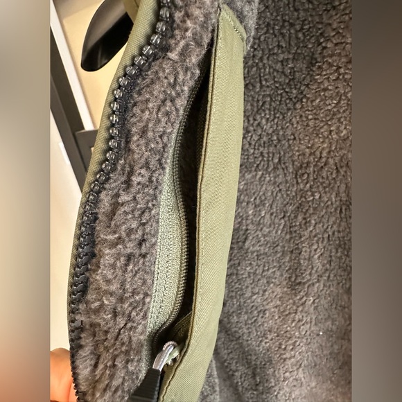 Carhartt Women’s Montana Puffer Vest Insulated - Reversible - Picture 5 of 7